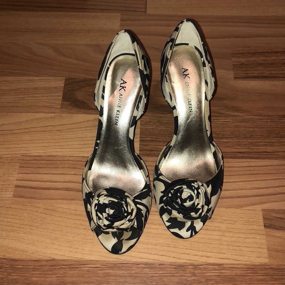 Anne Klein Peep toe shoes